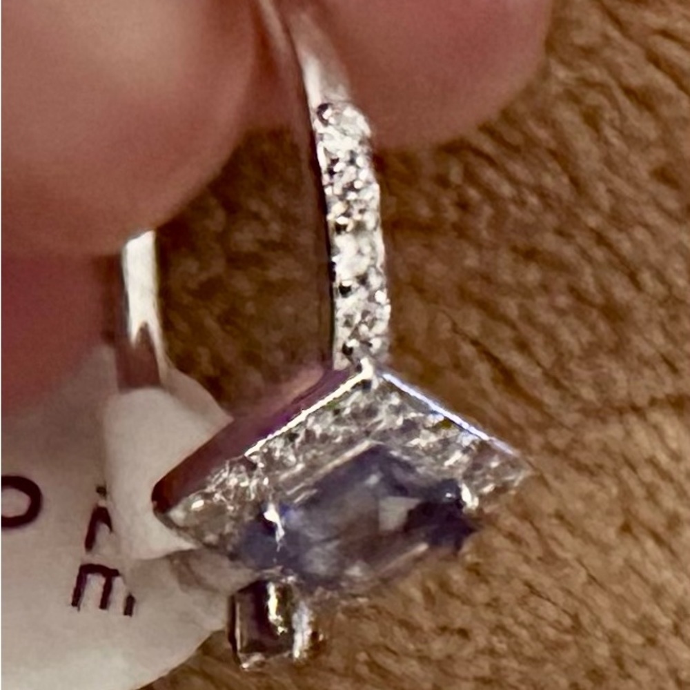 Beautiful light Tanzanite Ring - Picture 4 of 4
